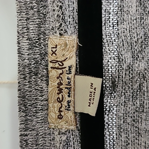 Womens Top - Picture 3 of 3